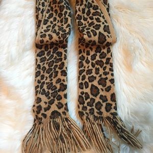 NWOT🧣 Cheetah print scarf 🐅